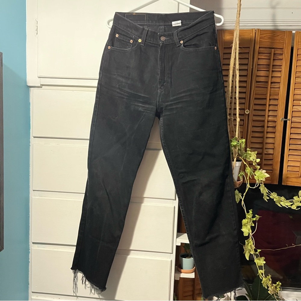 Levi’s 512 Raw Hem Slim Fit Straight Leg in Black, Size 8